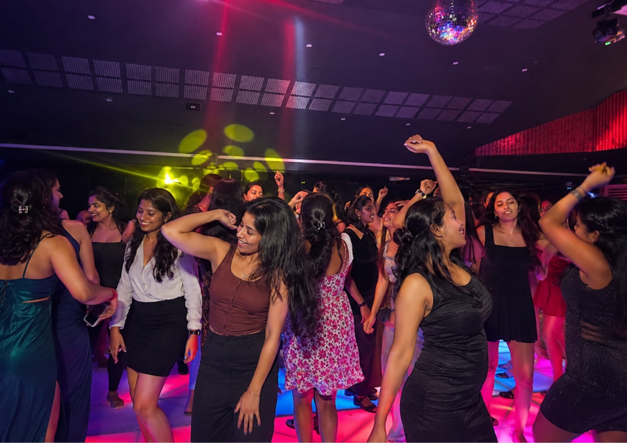 Guests dancing together under coloured lights at Gravity Restopub